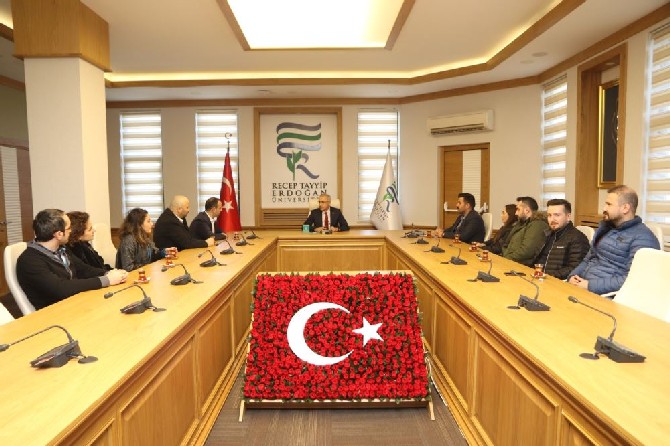 rteu-turizm-rehberligi-anabilim-dali-tezsiz-yuksek-lisans-programi-ilk-mezunlari-rektor-prof.-dr.-huseyin-karaman’i-ziyaret-etti-(2).jpg