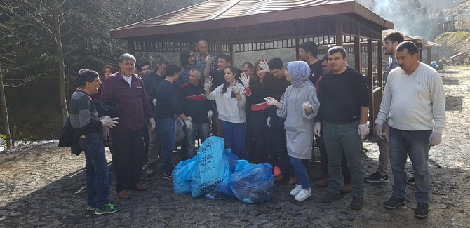 rteu-ve-rehabilitasyon-merkezi-ogrencileri-birlikte-cevre-temizligi-yapti-(9).jpg