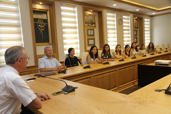 rteude--staj-yapan-gurcu-ogrenciler-rektor-huseyin-karamani-ziyaret-etti-(2)-001.jpg