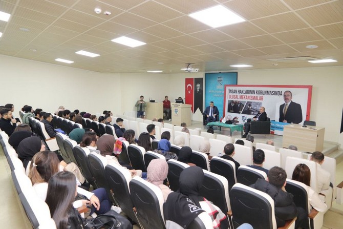 rteude-insan-haklarinin-korunmasinda-ulusal-mekanizmalar-konulu-soylesi-gerceklestirildi-10.jpg