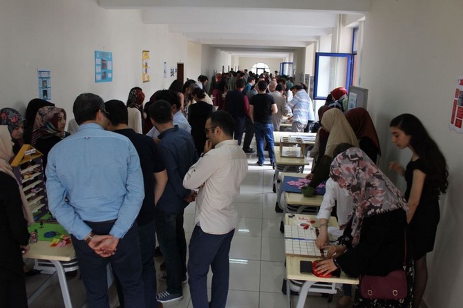 rteude-ogretim-teknolojileri-ve-materyal-tasarimi-sergisi-acildi-(3).jpg