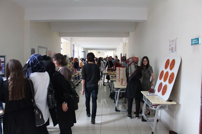 rteude-ogretim-teknolojileri-ve-materyal-tasarimi-sergisi-acildi-(6).jpg