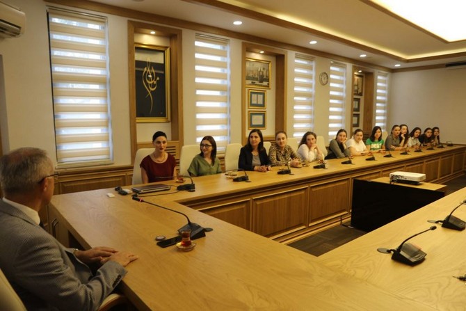 rteude-staj-yapan-gurcu-ogrencilerden-rektor-karamana-ziyaret-(6).jpg