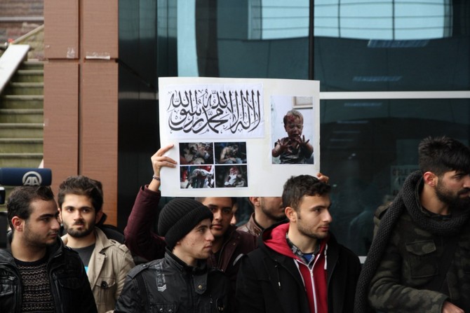 rteudeki-suriyeli-universite-ogrencileri-sultanahmet-saldirisini-kinadi-(5)-001.jpg