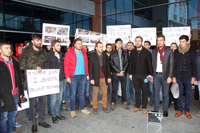 rteudeki-suriyeli-universite-ogrencileri-sultanahmet-saldirisini-kinadi-1.jpg rteudeki-suriyeli-universite-ogrencileri-sultanahmet-saldirisini-kinadi-1.jpg