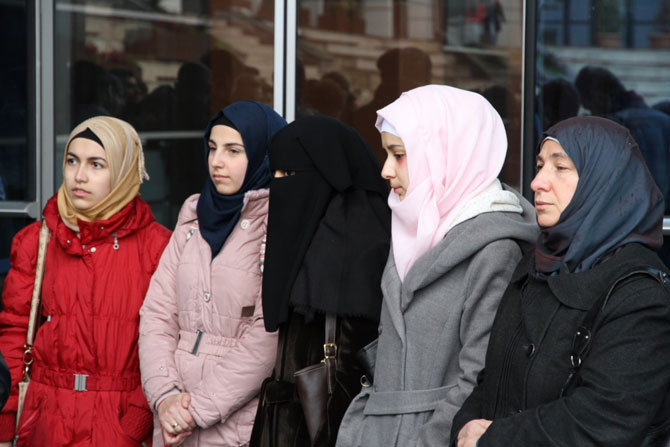 rteudeki-suriyeli-universite-ogrencileri-sultanahmet-saldirisini-kinadi.jpg rteudeki-suriyeli-universite-ogrencileri-sultanahmet-saldirisini-kinadi.jpg