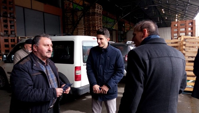 saadet-partisi-rize-belediye-baskan-adayi-av.-muhammet-kacar,-hâl-esnafinin-halini-ve-genclerin-gelecek-hayallerini-konusup-cozum-uretmek,-cozume-on-ayak-olmak-icin-ziyaretlerine-devam-ediyor-(4).jpg