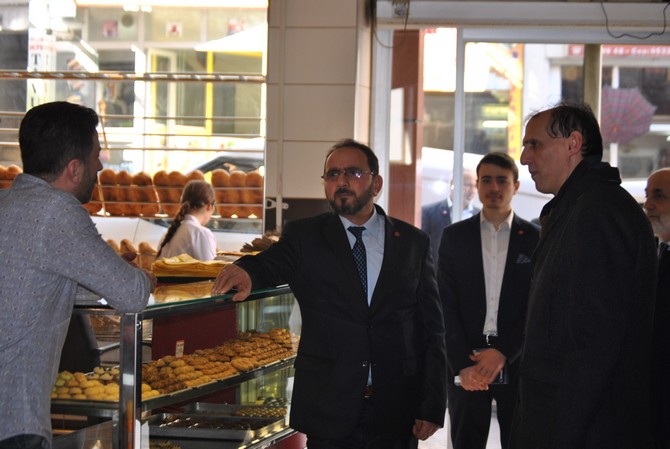 saadet-partisi-rize-belediye-baskan-adayi-av.-muhammet-kacar-ve-belediye-meclis-uyesi-adaylari-carsi-mahallesi’nde-esnaf-ziyaretlerinde-bulundu-(2).jpg