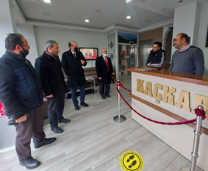 saadet-partisi-rize-il-baskani-av-muhammet-kacar-beraberinde-merkez-ilce-baskani-mustafa-kalender-ve-yonetim-kurulu-uyeleri-ile-birlikte-esnaf-ziyaretlerini-surduruyor-2.jpg