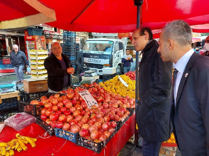 saadet-partisi-rize-il-baskani-av-muhammet-kacar-merkez-ilce-baskani-mustafa-kalender-ve-yonetim-kurulu-uyeleri-rize-merkezde-kurulan-pazar-esnafini-ziyaret-edip-hasbihal-ettiler-2.jpg