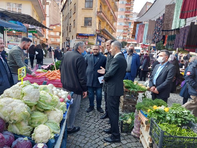 saadet-partisi-rize-il-baskani-av-muhammet-kacar-merkez-ilce-baskani-mustafa-kalender-ve-yonetim-kurulu-uyeleri-rize-merkezde-kurulan-pazar-esnafini-ziyaret-edip-hasbihal-ettiler-3.jpg