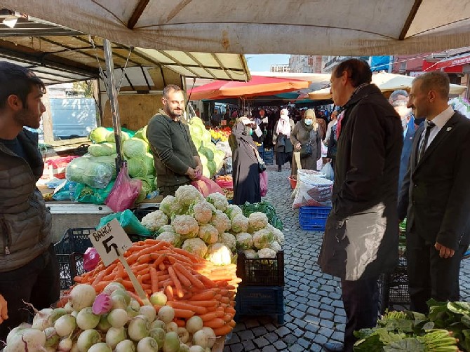 saadet-partisi-rize-il-baskani-av-muhammet-kacar-merkez-ilce-baskani-mustafa-kalender-ve-yonetim-kurulu-uyeleri-rize-merkezde-kurulan-pazar-esnafini-ziyaret-edip-hasbihal-ettiler-5.jpg