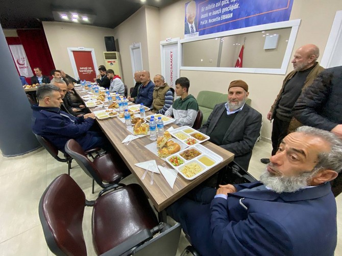 saadet-partisi-rize-il-baskanligi-tarafindan-siyasi-parti-il-baskanlari-ile-basin-mensuplarina-yonelik-iftar-yemegi-duzenlendi-4.jpg