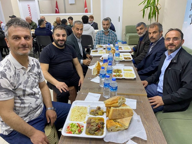 saadet-partisi-rize-il-baskanligi-tarafindan-siyasi-parti-il-baskanlari-ile-basin-mensuplarina-yonelik-iftar-yemegi-duzenlendi-7.jpg