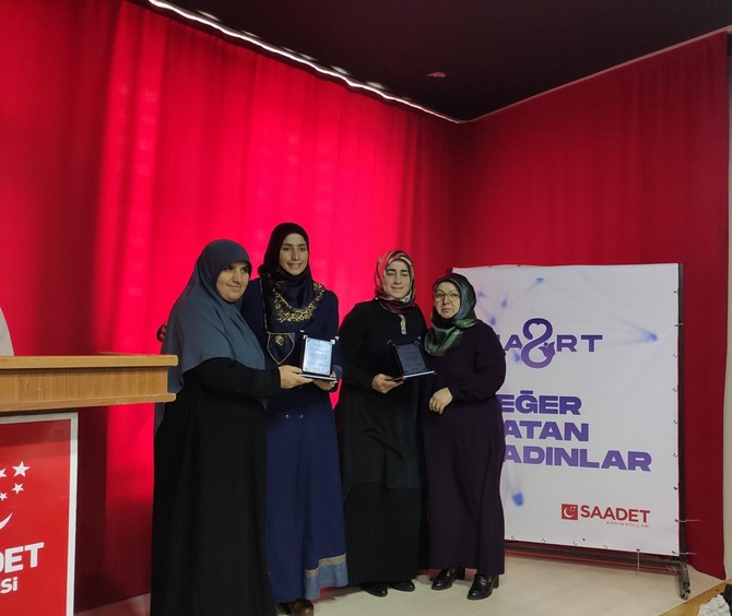 saadet-partisi-rize-il-kadin-kollari-rizede-8-mart-kadinlar-gunu-haftasi-dolayisiyla-hayata-deger-katan-kadinlar-odul-toreni-gerceklestirdi-10.jpg