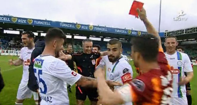 sabriden-mustafa-kamil-abitogluna-kirmizi-kart.jpg sabriden-mustafa-kamil-abitogluna-kirmizi-kart.jpg