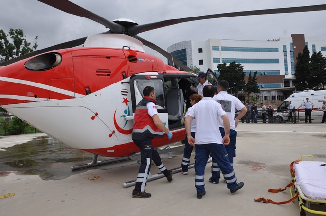 sac-tokasi-yutan-bebek-ambulans-helikopterle-giresundan-rizeye-sevk-edildi-(12).jpg