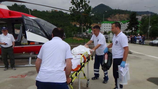sac-tokasi-yutan-bebek-ambulans-helikopterle-giresundan-rizeye-sevk-edildi-(2).jpg