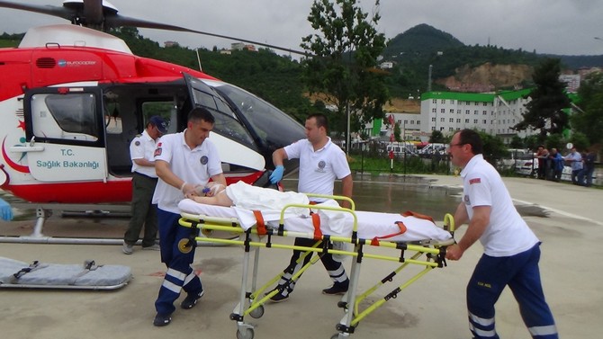 sac-tokasi-yutan-bebek-ambulans-helikopterle-giresundan-rizeye-sevk-edildi-(4).jpg