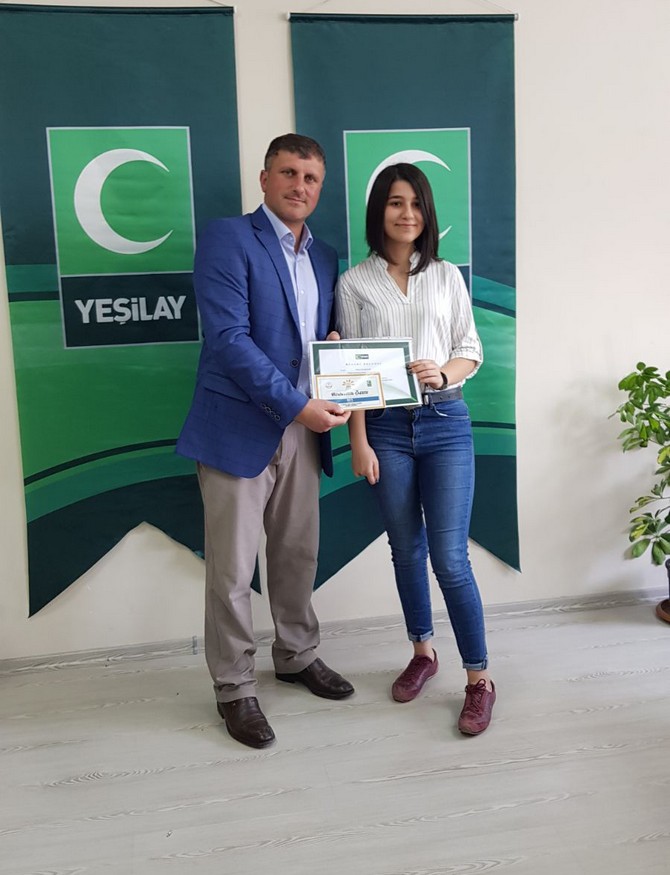 saglikli-nesil-saglikli-gelecek-yetenek-yarismasinda-dereceye-giren-ogrenciler-odullendirildi-(3).jpg