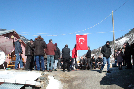 sah-firat-operasyonunda-sehit-olan-halit-avcinin-baba-ocagina-ates-dustu-3.20150222145100.jpg