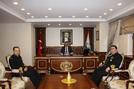 sahil-guvenlik-karadeniz-bolge-komutani-sg.-albay-murat-ozer,-rize-valisi-ersin-yaziciyi-makaminda-ziyaret-etti.jpg