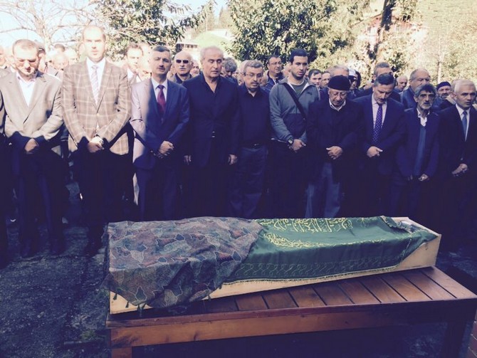 sait-kuyumcunun-annesinin-cenaze-toreni-(5).jpg