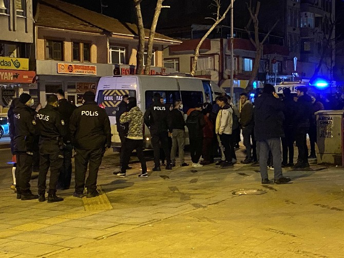sakaryanin-erenler-ilcesinde-ortaligin-adeta-savasa-alanina-dondugu-dugun-salonunun-son-hali-olayin-buyuklugunu-bir-kez-daha-gozler-onune-serdi-13.jpg