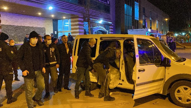 sakaryanin-erenler-ilcesinde-ortaligin-adeta-savasa-alanina-dondugu-dugun-salonunun-son-hali-olayin-buyuklugunu-bir-kez-daha-gozler-onune-serdi-7.jpg