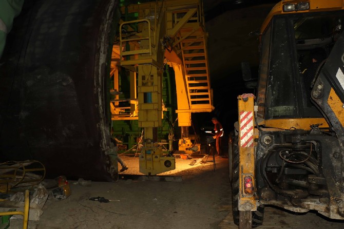salarha-tunelinde-calismalar-devam-ediyor-(4).jpg