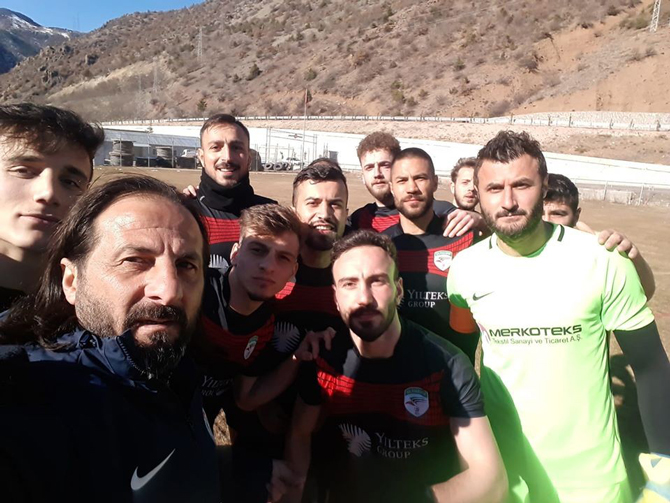 salarhaspor,-gumushane-deplasmanindan-aldiklari-galibiyetin-primlerini-elazig-depremindeki-depremzedelere-bagisladi-2.jpg