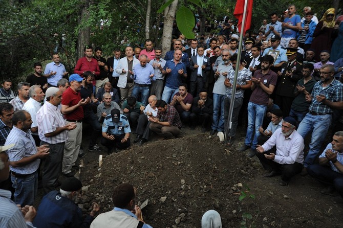 salih-huseyin-parca’nin-cenazesi-artvin’de-defnedildi-(21).jpg