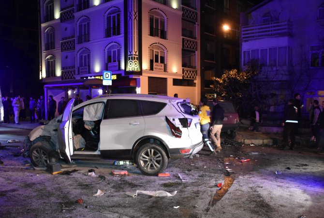 samsunda-5-aracin-karistigi-kazada-5-kisi-yaralandi-(5).jpg