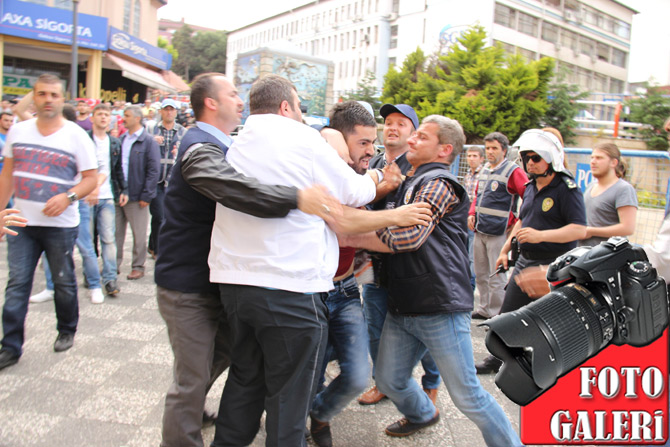 samsunda-hdp-mitinginde-olay-cikti.jpg samsunda-hdp-mitinginde-olay-cikti.jpg