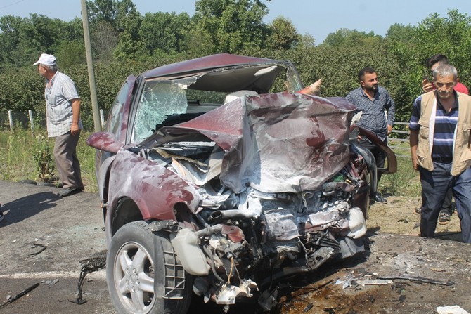 samsunda-iki-otomobil-carpisti-3-olu,-3-yarali-(4).jpg