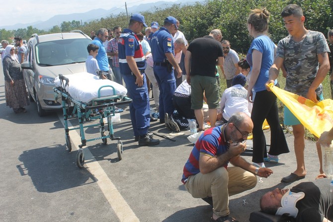 samsunda-iki-otomobil-carpisti-3-olu,-3-yarali-(6).jpg