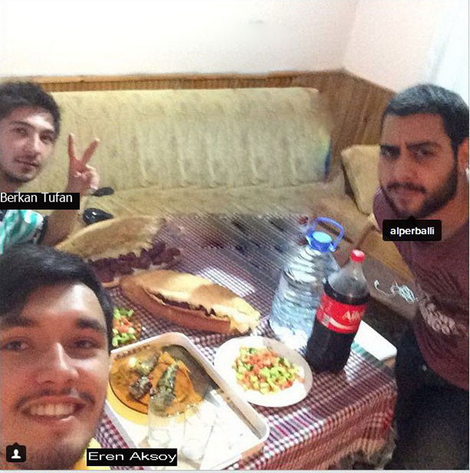 samsunda-tira-carpan-otomobildeki-3-universiteli-oldu-1.jpg samsunda-tira-carpan-otomobildeki-3-universiteli-oldu-1.jpg