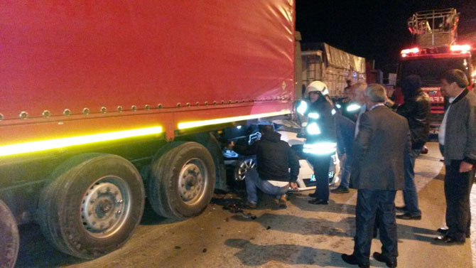 samsunda-tira-carpan-otomobildeki-3-universiteli-oldu-3-001.jpg samsunda-tira-carpan-otomobildeki-3-universiteli-oldu-3-001.jpg