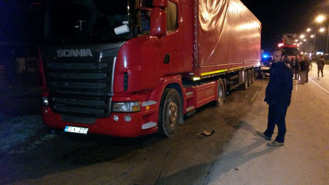 samsunda-tira-carpan-otomobildeki-3-universiteli-oldu-5-001.jpg samsunda-tira-carpan-otomobildeki-3-universiteli-oldu-5-001.jpg