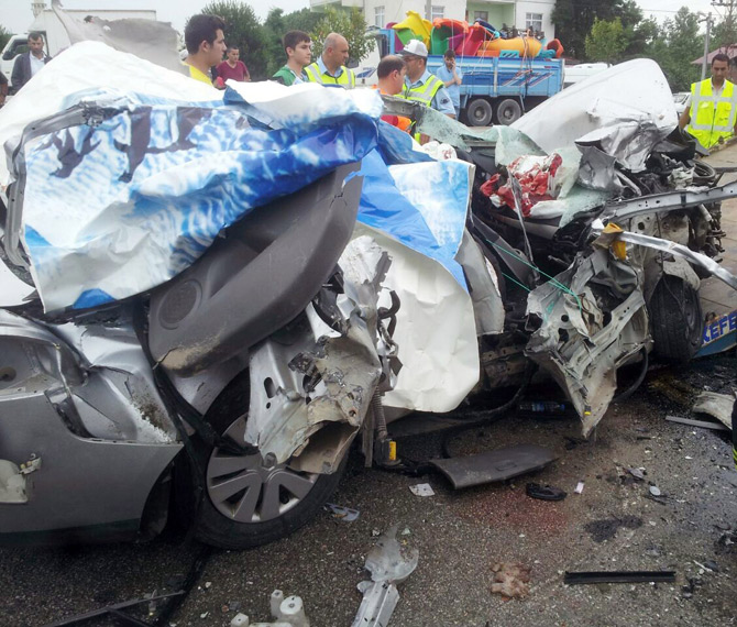 samsunda-trafik-kazasi-2-olu-1-yarali-1-001.jpg samsunda-trafik-kazasi-2-olu-1-yarali-1-001.jpg