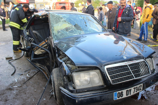 samsunda-trafik-kazasi-4-yarali-1-001.jpg samsunda-trafik-kazasi-4-yarali-1-001.jpg