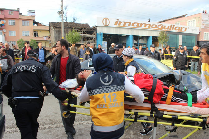 samsunda-trafik-kazasi-4-yarali-2-001.jpg samsunda-trafik-kazasi-4-yarali-2-001.jpg