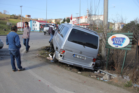 samsunda-trafik-kazasi-4-yarali-2.20150309143905.jpg