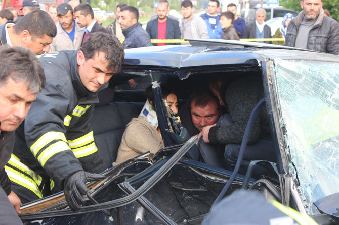 samsunda-trafik-kazasi-4-yarali-3-001.jpg samsunda-trafik-kazasi-4-yarali-3-001.jpg