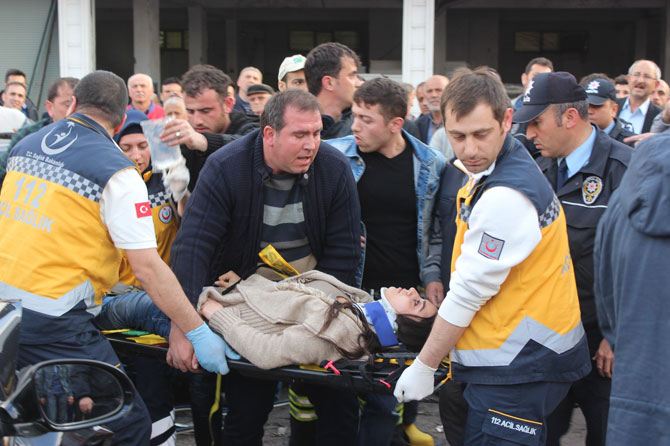 samsunda-trafik-kazasi-4-yarali-4-001.jpg samsunda-trafik-kazasi-4-yarali-4-001.jpg