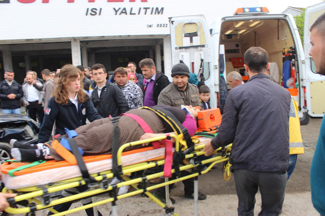 samsunda-trafik-kazasi-4-yarali-5-001.jpg samsunda-trafik-kazasi-4-yarali-5-001.jpg