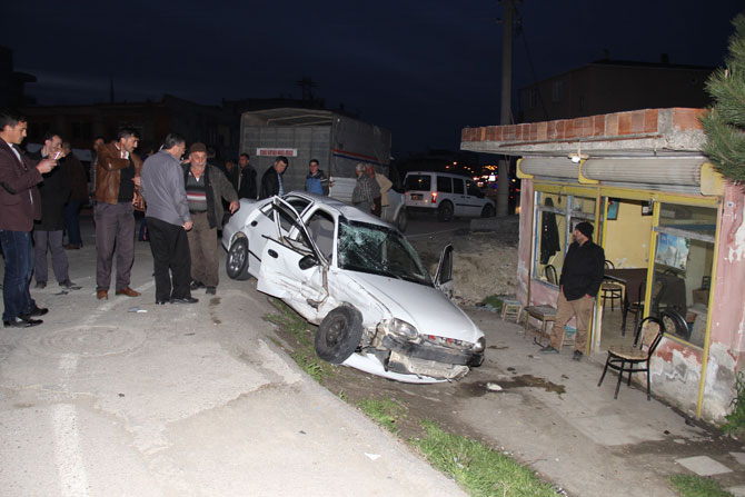 samsunda-trafik-kazasi-6-yarali-1.jpg samsunda-trafik-kazasi-6-yarali-1.jpg