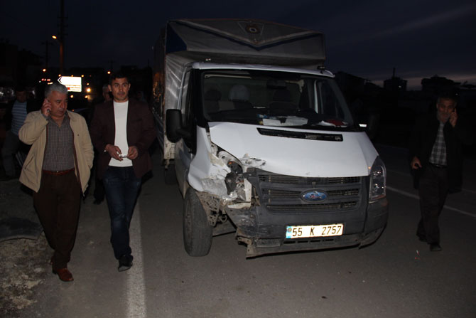samsunda-trafik-kazasi-6-yarali-2.jpg samsunda-trafik-kazasi-6-yarali-2.jpg