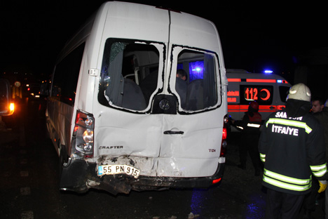 samsunda-trafik-kazasi-9-yarali-3.jpg samsunda-trafik-kazasi-9-yarali-3.jpg