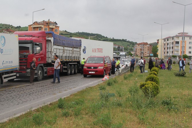 samsunda-zincirleme-trafik-kazasi-5-yarali-(10).jpg
